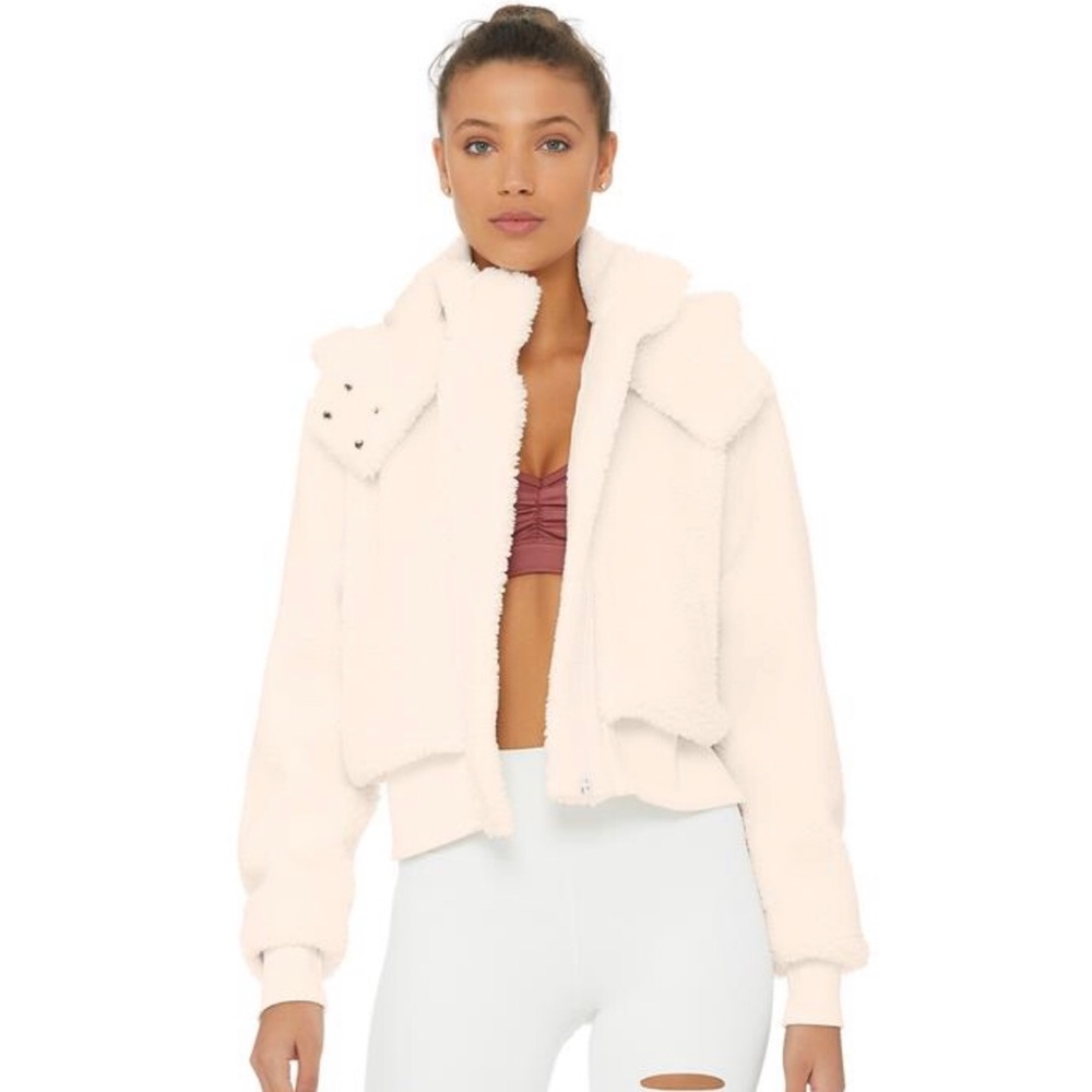 Alo Yoga Foxy Sherpa in Pristine NWT